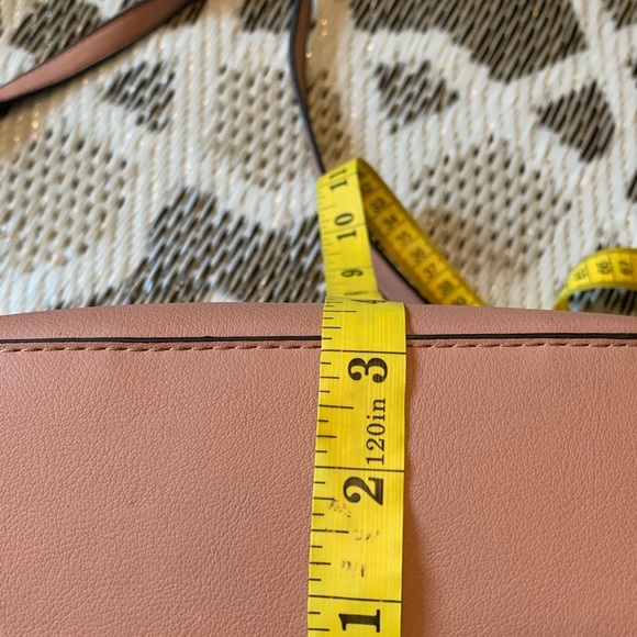Elegant Pink Crossbody Bag - Picture 9 of 9